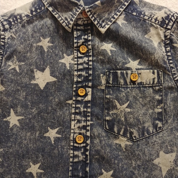 Button down boys. 4/5 - Picture 3 of 7